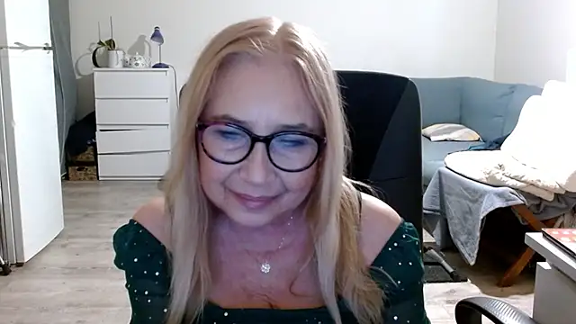 sofia xkiss online show from 28, 2, 2025