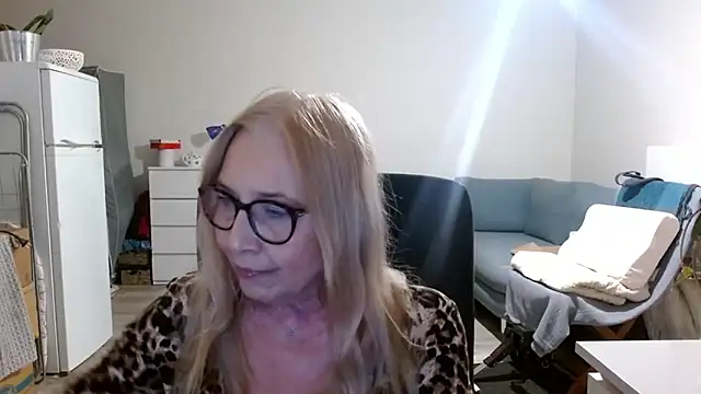 sofia xkiss online show from 17, 3, 2025