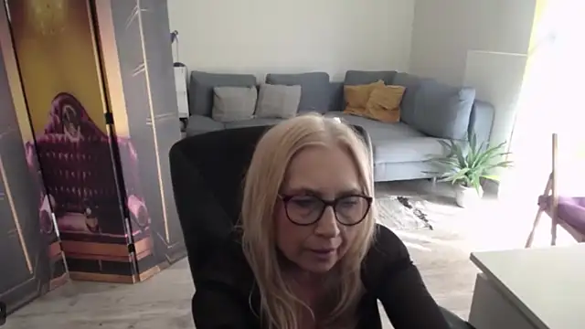 sofia xkiss online show from 21, 4, 2026