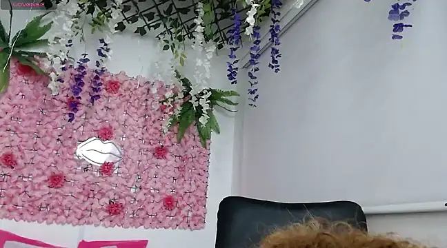 Snapshot of BLONDE_SEXYHOT chatting on 10, 2, 2025 BLONDE SEXYHOT online show from 10, 2, 2025