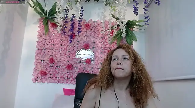 Snapshot of BLONDE_SEXYHOT chatting on 13, 2, 2025 BLONDE SEXYHOT online show from 13, 2, 2025