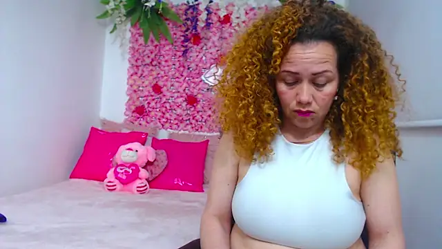 Snapshot of BLONDE_SEXYHOT chatting on 18, 10, 2025 BLONDE SEXYHOT online show from 18, 10, 2025