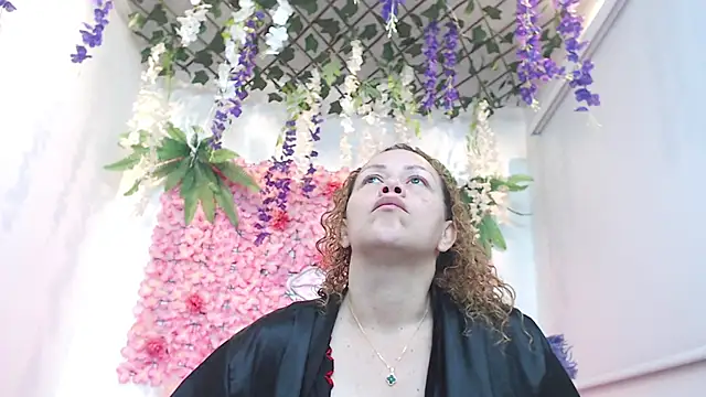 Snapshot of BLONDE_SEXYHOT chatting on 13, 11, 2025 BLONDE SEXYHOT online show from 13, 11, 2025