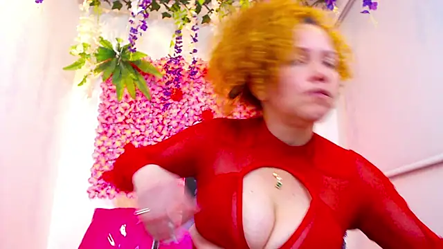 Snapshot of BLONDE_SEXYHOT chatting on 15, 11, 2025 BLONDE SEXYHOT online show from 15, 11, 2025