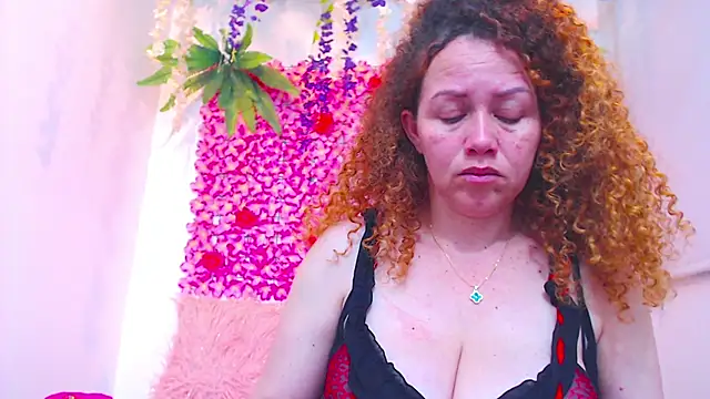 Snapshot of BLONDE_SEXYHOT chatting on 25, 11, 2025 BLONDE SEXYHOT online show from 25, 11, 2025