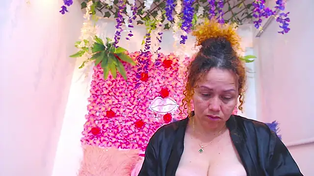 Snapshot of BLONDE_SEXYHOT chatting on 25, 11, 2025 BLONDE SEXYHOT online show from 25, 11, 2025