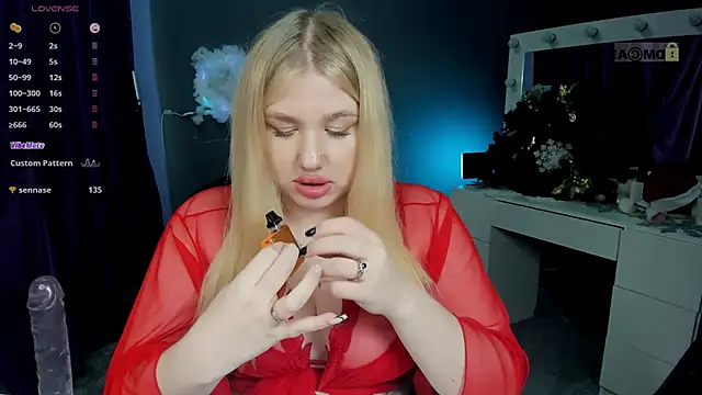 juli kisss online show from 10, 1, 2025