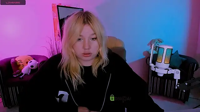 juli kisss online show from 14, 10, 2025