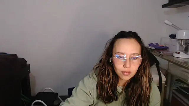 Skarlet Adams28 online show from 5, 3, 2025