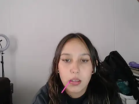 Skarlet Adams28 online show from 13, 3, 2025