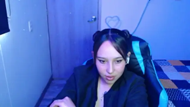 Skarlet Adams28 online show from 10, 3, 2026