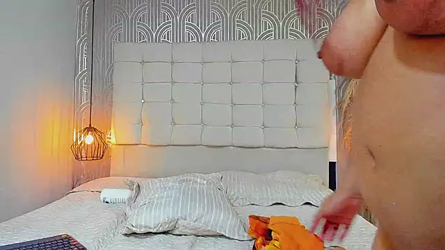 LeylaRangel online show from 4, 2, 2025