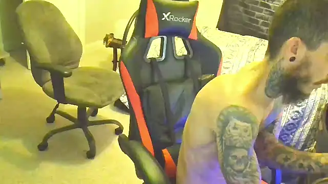 Snapshot of XMeF10 chatting on 1, 2, 2025 XMeF10 online show from 1, 2, 2025