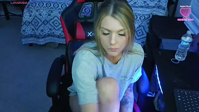 Snapshot of XMeF10 chatting on 11, 2, 2025 XMeF10 online show from 11, 2, 2025