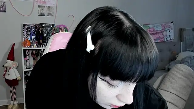 SweetieMollyy online show from 24, 11, 2025