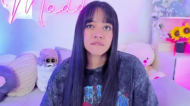 MaddyParisi online show from 11, 3, 2025