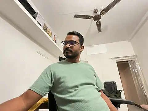 real meet girl finding in online show from 13, 12, 2024