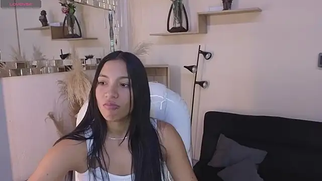 Saray reyes online show from 10, 11, 2025