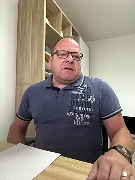coupleLatinaLovers online show from 12, 5, 2026