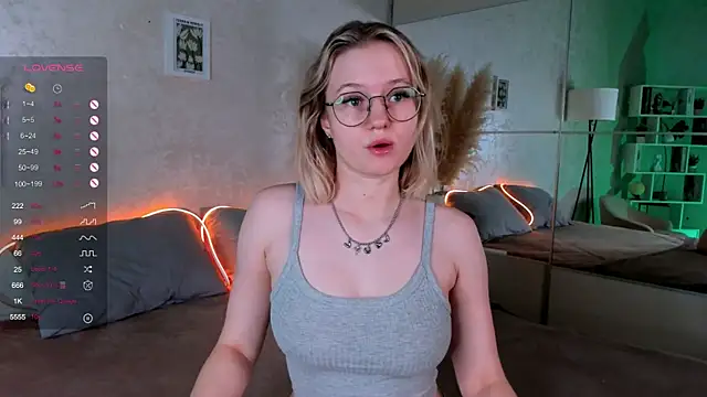 MaydaFoulk online show from 1, 2, 2025