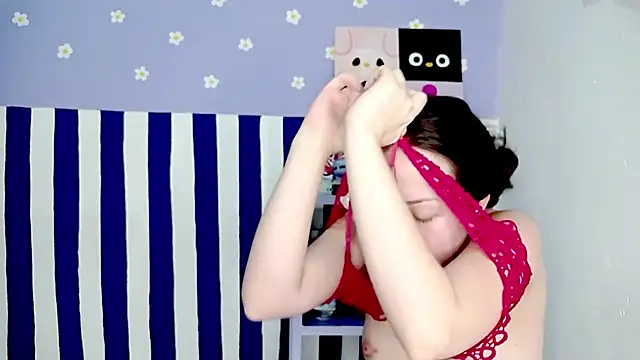 PetiteIvoryQueen19 online show from 22, 4, 2026