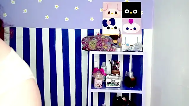 PetiteIvoryQueen19 online show from 25, 4, 2026