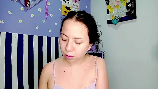 PetiteIvoryQueen19 online show from 5, 6, 2026