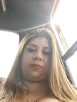 Snapshot of Laura-Hernandez chatting on 15, 12, 2024 Laura-Hernandez online show from 15, 12, 2024