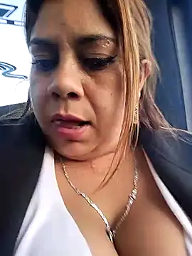 Snapshot of Laura-Hernandez chatting on 9, 1, 2025 Laura-Hernandez online show from 9, 1, 2025