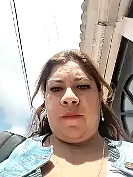 Snapshot of Laura-Hernandez chatting on 15, 1, 2025 Laura-Hernandez online show from 15, 1, 2025