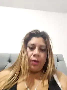 Snapshot of Laura-Hernandez chatting on 7, 2, 2025 Laura-Hernandez online show from 7, 2, 2025