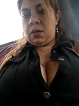 Snapshot of Laura-Hernandez chatting on 4, 3, 2025 Laura-Hernandez online show from 4, 3, 2025