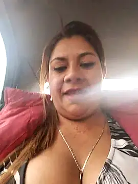 Snapshot of Laura-Hernandez chatting on 11, 3, 2025 Laura-Hernandez online show from 11, 3, 2025