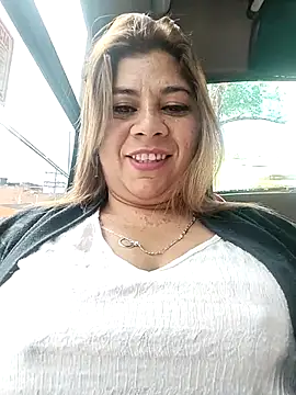 Snapshot of Laura-Hernandez chatting on 10, 10, 2025 Laura-Hernandez online show from 10, 10, 2025