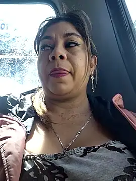 Snapshot of Laura-Hernandez chatting on 11, 11, 2025 Laura-Hernandez online show from 11, 11, 2025