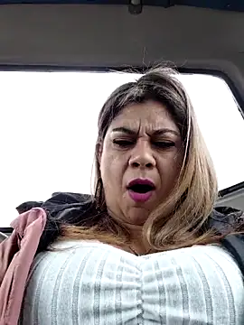 Snapshot of Laura-Hernandez chatting on 25, 11, 2025 Laura-Hernandez online show from 25, 11, 2025