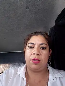 Snapshot of Laura-Hernandez chatting on 11, 5, 2026 Laura-Hernandez online show from 11, 5, 2026
