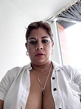 Snapshot of Laura-Hernandez chatting on 30, 5, 2026 Laura-Hernandez online show from 30, 5, 2026