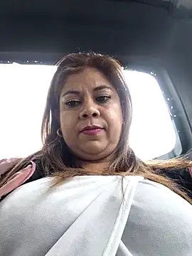 Snapshot of Laura-Hernandez chatting on 2, 6, 2026 Laura-Hernandez online show from 2, 6, 2026