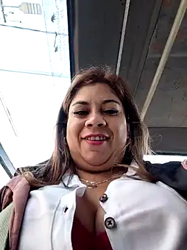 Snapshot of Laura-Hernandez chatting on 12, 6, 2026 Laura-Hernandez online show from 12, 6, 2026