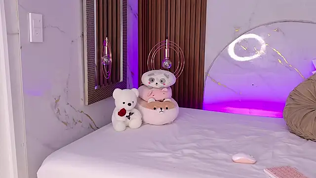 pamelajons  online show from 12, 11, 2025