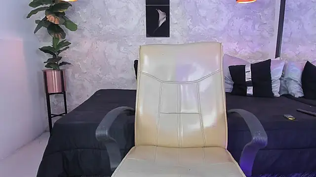 Snapshot of Regan__ chatting on 23, 2, 2025 Regan online show from 23, 2, 2025