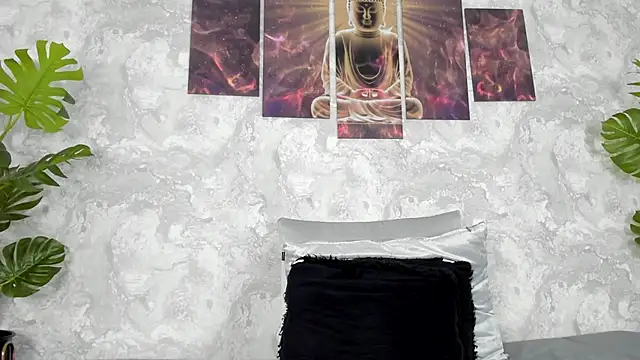 Snapshot of Regan__ chatting on 1, 3, 2025 Regan online show from 1, 3, 2025