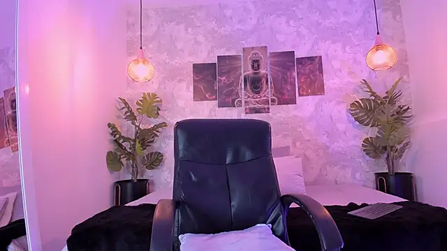 Snapshot of Regan__ chatting on 9, 3, 2025 Regan online show from 9, 3, 2025