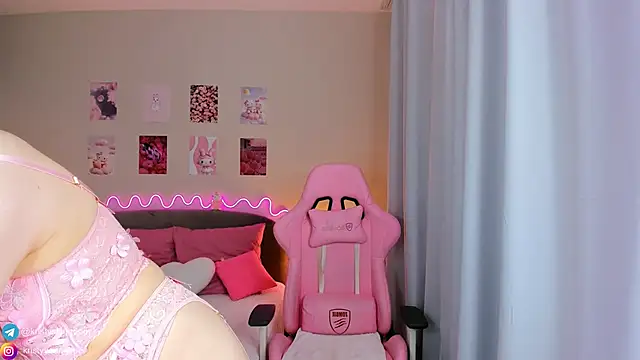 Snapshot of Kate_Clover chatting on 12, 3, 2025 Kate Clover online show from 12, 3, 2025