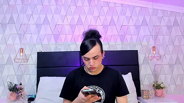 JustinePerry online show from 25, 4, 2026