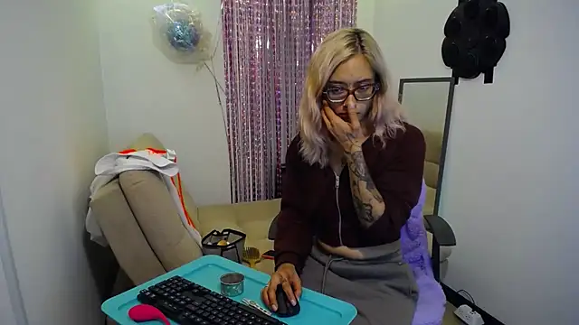 Snapshot of 911Calling chatting on 1, 3, 2025 911Calling online show from 1, 3, 2025