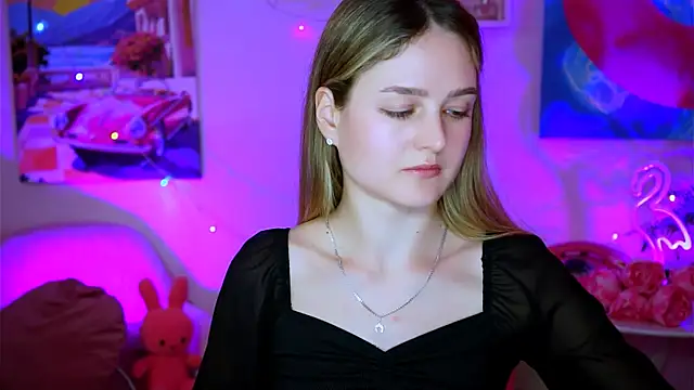 Snapshot of DeboraLarson chatting on 13, 2, 2025 DeboraLarson online show from 13, 2, 2025