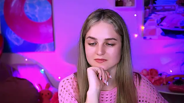 Snapshot of DeboraLarson chatting on 6, 3, 2025 DeboraLarson online show from 6, 3, 2025