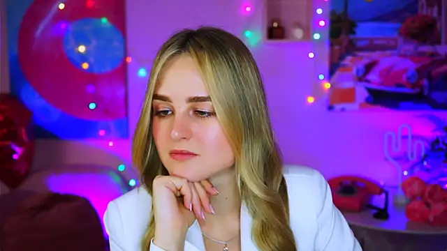 Snapshot of DeboraLarson chatting on 16, 3, 2025 DeboraLarson online show from 16, 3, 2025